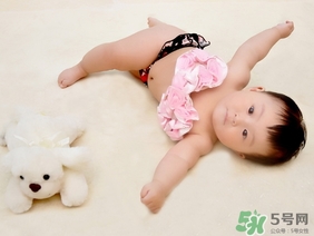 冬天出生的寶寶穿什么衣服？冬天出生的寶寶要準備什么衣服？