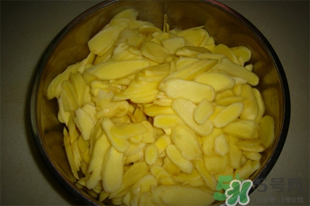 生姜水能洗頭發(fā)嗎？姜湯洗頭發(fā)有什么好處？