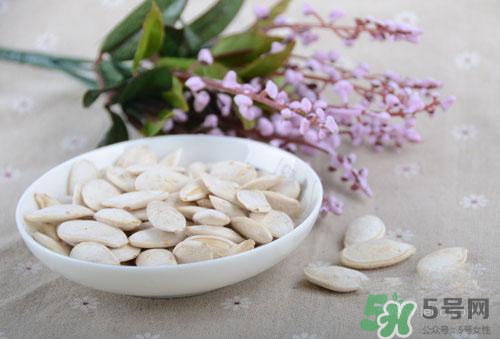 南瓜子和葵花籽哪個(gè)好？南瓜子和葵花籽區(qū)別？