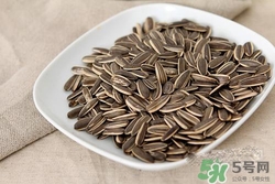 南瓜子和葵花籽哪個(gè)好？南瓜子和葵花籽區(qū)別？
