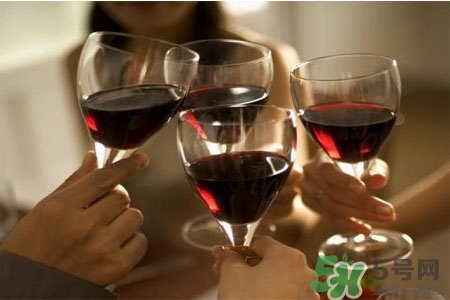 喝白酒后怎么解酒？喝白酒后吃什么解酒最有效？