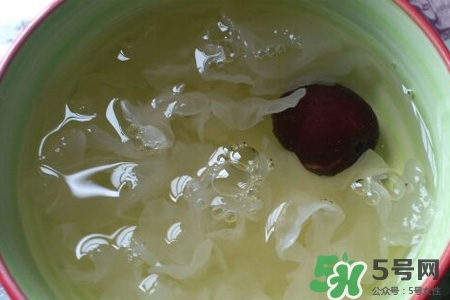 銀耳湯能天天喝嗎？銀耳湯一天中什么時(shí)候喝最好？