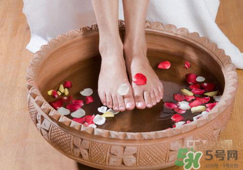 熱水泡腳可以補(bǔ)血嗎？熱水怎么泡腳可以補(bǔ)血？