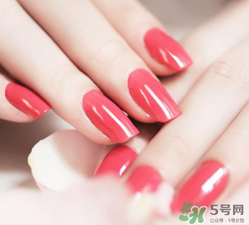 冬天涂什么顏色的指甲油好看？冬天適合什么顏色的指甲油？
