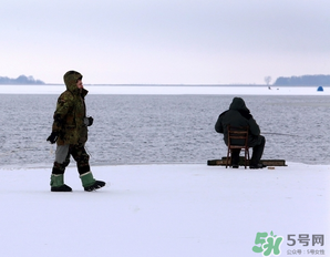 冬天釣魚用什么餌料？冬天釣魚用什么小藥？