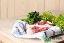 生肉臟了怎么洗才干凈？千萬不要在水龍頭下沖洗