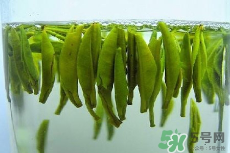 冬天可以喝綠茶嗎？冬天喝綠茶好還是紅茶好？