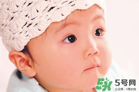 寶寶能穿羽絨服嗎？寶寶多大可以穿羽絨服？