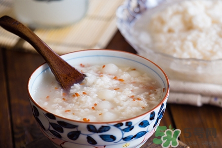 產(chǎn)婦喝米酒后還能喂奶嗎？哺乳期喝米酒會(huì)影響喂奶嗎？