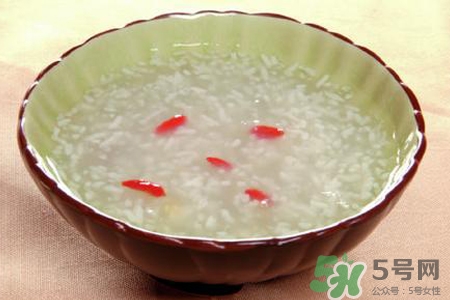 產(chǎn)婦喝米酒后還能喂奶嗎？哺乳期喝米酒會(huì)影響喂奶嗎？