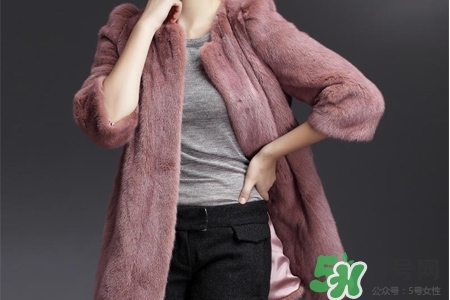 冬天穿羽絨服暖和還是貂皮暖和？貂皮和羽絨服哪個(gè)暖和？
