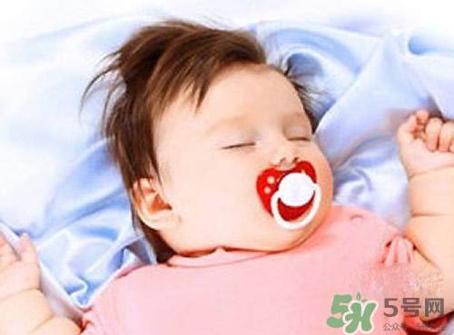安撫奶嘴乳膠好還是硅膠好？怎么挑選安撫奶嘴？