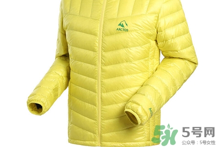 冬天穿羽絨服好還是棉服好？羽絨服和棉服哪個(gè)好？