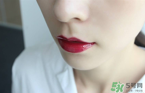 圣羅蘭唇釉怎么涂？ysl唇釉怎么涂好看？