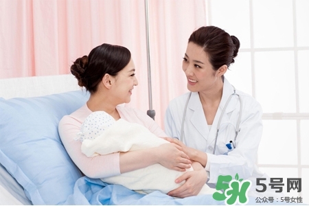 冬天哺乳穿什么？冬天哺乳期穿什么衣服喂奶好？