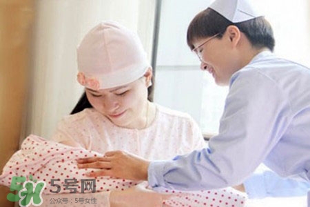 喂母乳乳房會下垂嗎？喂母乳會導致胸部下垂嗎？