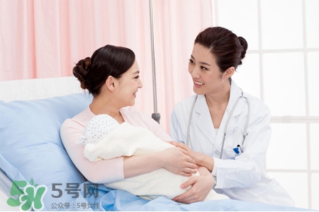 喂母乳為什么會胸部下垂？正確哺乳不會導(dǎo)致胸部下垂