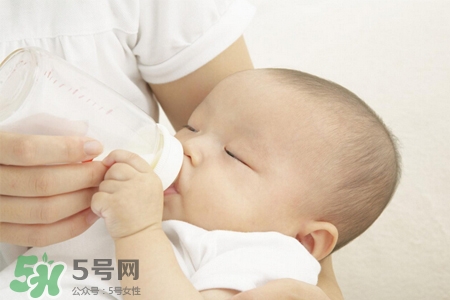 喂母乳為什么會胸部下垂？正確哺乳不會導(dǎo)致胸部下垂