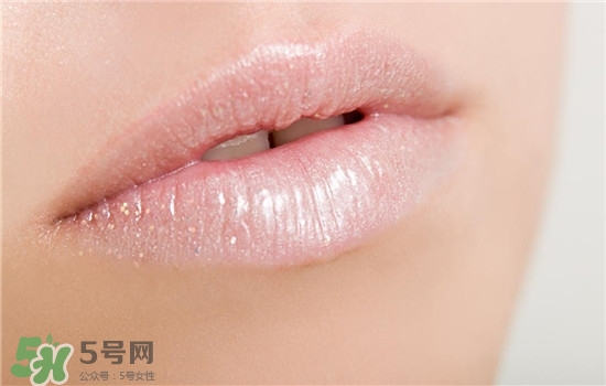 防曬唇膏要卸妝嗎？防曬唇膏晚上可以用嗎？