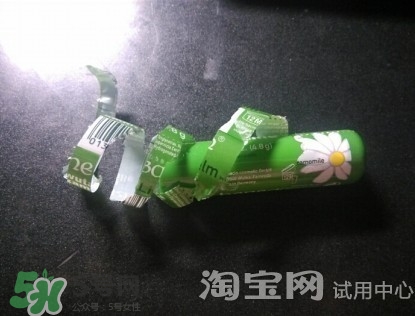 小甘菊唇膏小孩能用嗎？herbacin賀本清小甘菊唇膏小孩可以用嗎？