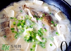 鯽魚豆腐湯的營(yíng)養(yǎng)價(jià)值 鯽魚豆腐湯的功效與作用及做法