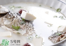 鯽魚豆腐湯的營(yíng)養(yǎng)價(jià)值 鯽魚豆腐湯的功效與作用及做法