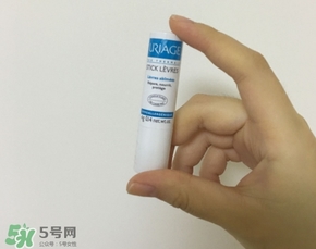 依泉和dhc唇膏哪個(gè)好？依泉唇膏和dhc唇膏哪個(gè)好？