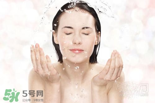 封閉性粉刺用什么洗臉？封閉性粉刺怎么洗臉？