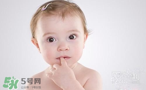 寶寶喜歡咬下嘴唇是怎么回事？寶寶喜歡咬下嘴唇怎么辦？