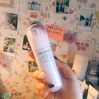 資生堂新透白精華和小燈泡哪個(gè)好？資生堂新透白精華和小燈泡對(duì)比