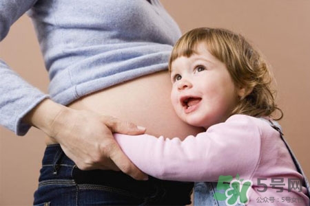 母乳和奶粉混合喂養(yǎng)好嗎？母乳和奶粉可以混在一起吃嗎？