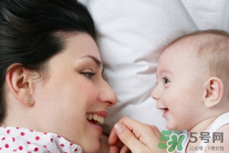 母乳和奶粉混合喂養(yǎng)好嗎？母乳和奶粉可以混在一起吃嗎？