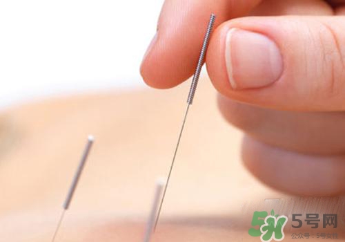 眼皮跳是冷敷還是熱敷？眼皮跳怎么辦？