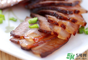 腌肉一斤放多少鹽？腌肉用什么鹽？