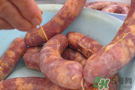 灌香腸一斤肉放多少鹽？10斤肉灌香腸放多少鹽？
