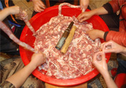 灌香腸的腸衣是什么？香腸的腸衣是什么做的？