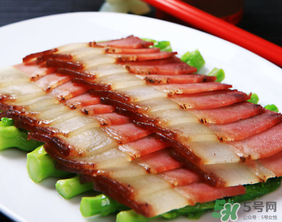 腌肉發(fā)霉了還能吃嗎？腌肉長(zhǎng)霉怎么辦？