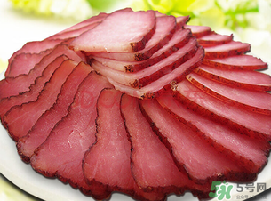 腌肉發(fā)霉了還能吃嗎？腌肉長(zhǎng)霉怎么辦？