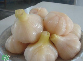 腌大蒜變綠還能吃嗎？大蒜腌制后變綠能吃嗎？