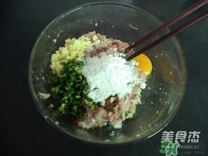 肉丸子可以用面粉嗎？肉丸子用什么粉？