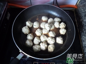 肉丸子可以用面粉嗎？肉丸子用什么粉？