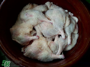 腌鴨腿放多少鹽？腌鴨腿要多少鹽一斤？
