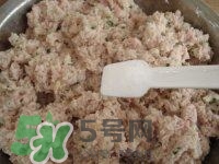 做藕丸子要放多少鹽？一斤藕做藕圓子放多少鹽合適？