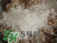 做藕丸子要放多少鹽？一斤藕做藕圓子放多少鹽合適？