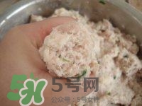做藕丸子要放多少鹽？一斤藕做藕圓子放多少鹽合適？