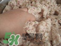 做藕丸子要放多少鹽？一斤藕做藕圓子放多少鹽合適？