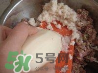 做藕丸子要放多少鹽？一斤藕做藕圓子放多少鹽合適？