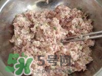 做藕丸子要放多少鹽？一斤藕做藕圓子放多少鹽合適？