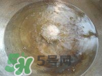 做藕丸子要放多少鹽？一斤藕做藕圓子放多少鹽合適？