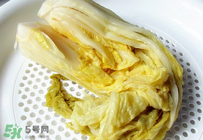腌酸菜放多少鹽？腌酸菜放鹽比例
